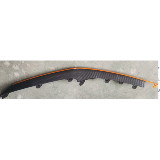 Picture of The orange R trim on the front bumper of the Changan UNI-V Sport Edition