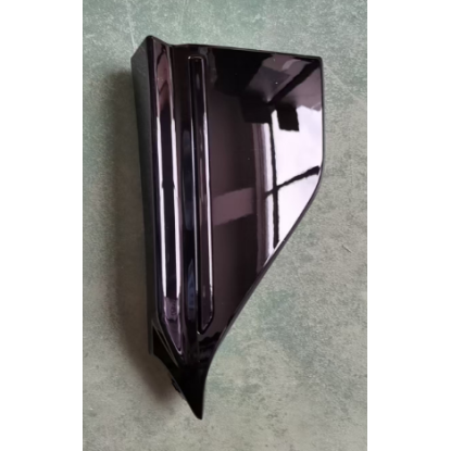 صورة The bright black R decorative piece under the front bumper of the Changan UNI-V Sport Edition