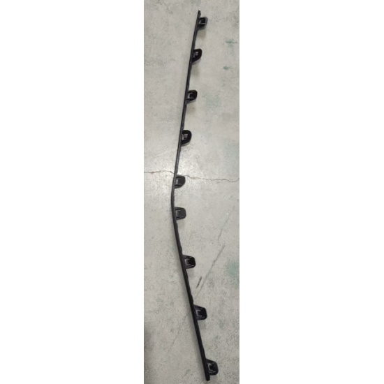 Picture of The front bumper trim of the Changan UNI-V-2.0 version features a high-gloss black side R