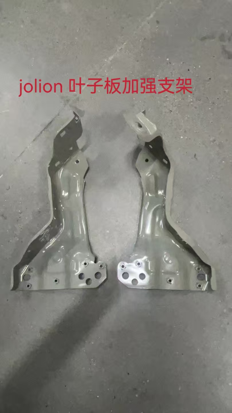 Left fender reinforcement bracket