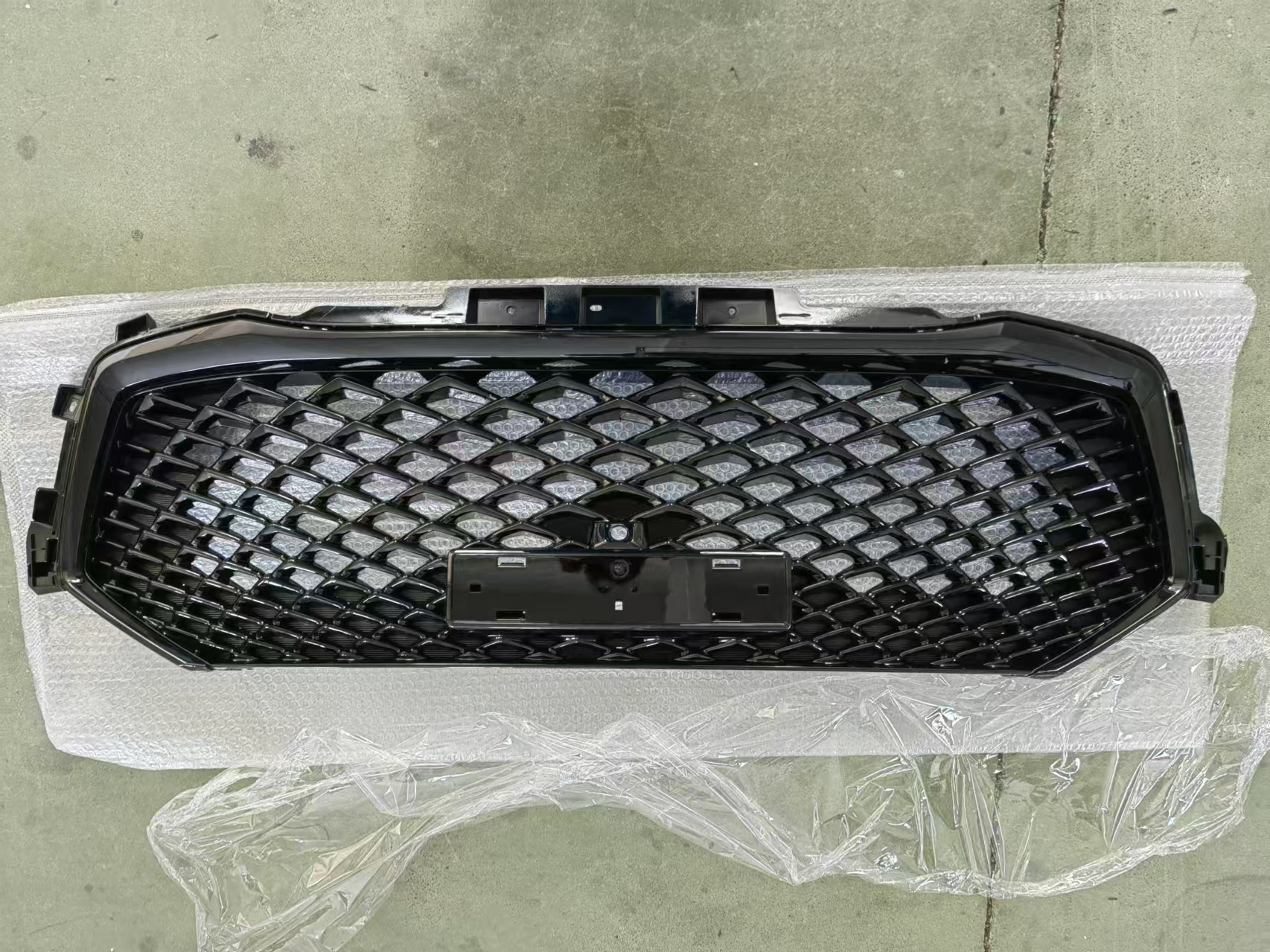 Grille (high gloss black)