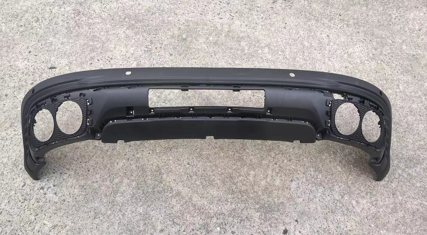 Rear bumper lower body with middle high configuration