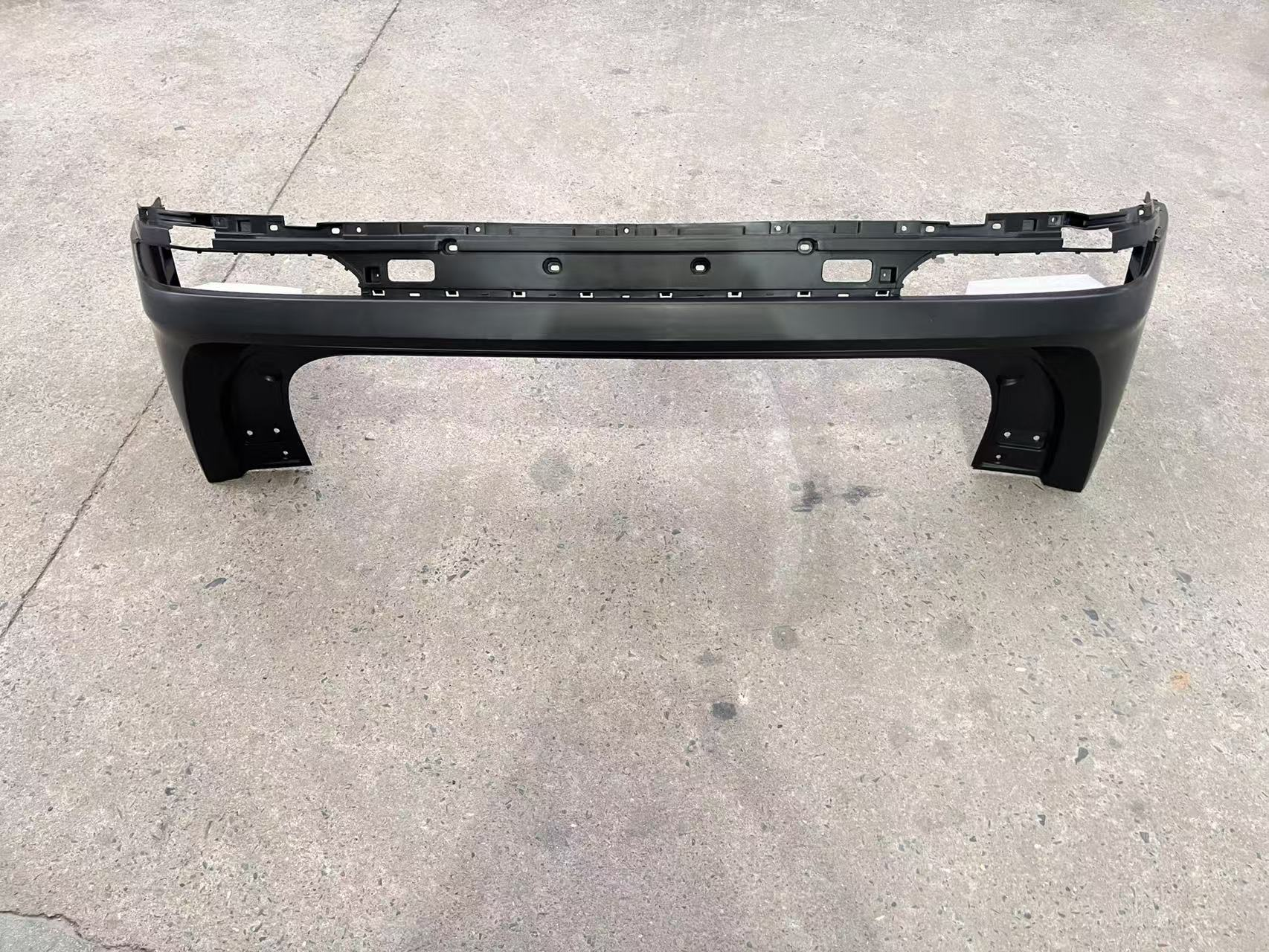 Rear bumper upper body