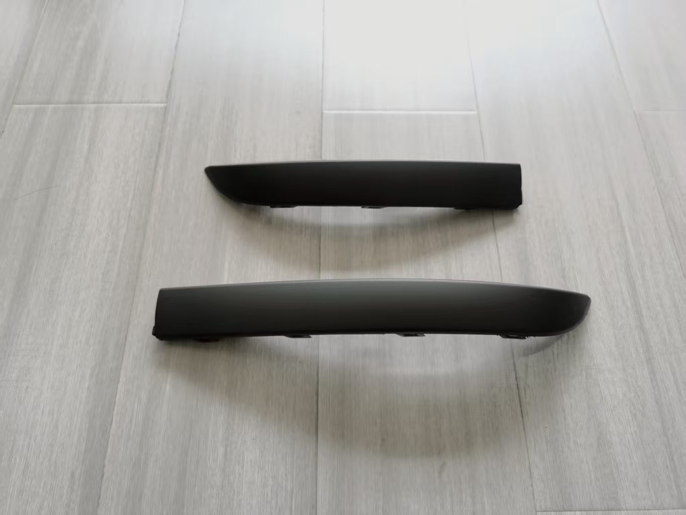 Right rear bumper with bright stripe