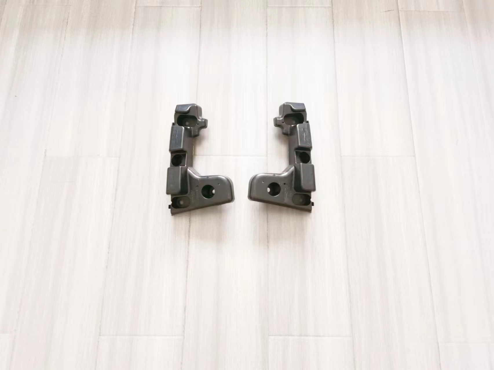 Rear bumper bracket assembly right