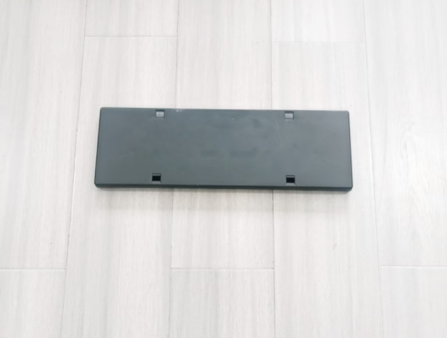 License plate mounting plate